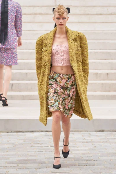 Look 11